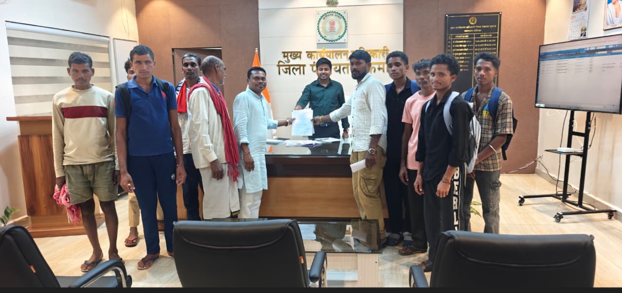 CEO, Zila Panchayat,ग्रामीणों के मूलभूत सुविधाओं की मांग को लेकर कांग्रेस जिलाध्यक्ष पहुंचे दफ्तर जिला सीईओ ने अधिकारियों को जल्द निराकरण के दिए निर्देश