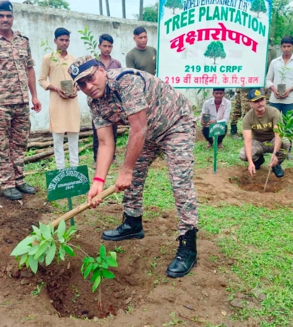 Nationwide Van Mahotsav Week सीआरपीएफ ने राष्ट्रव्यापी वन महोत्सव सप्ताह’ के अवसर पर लगाए पौधे