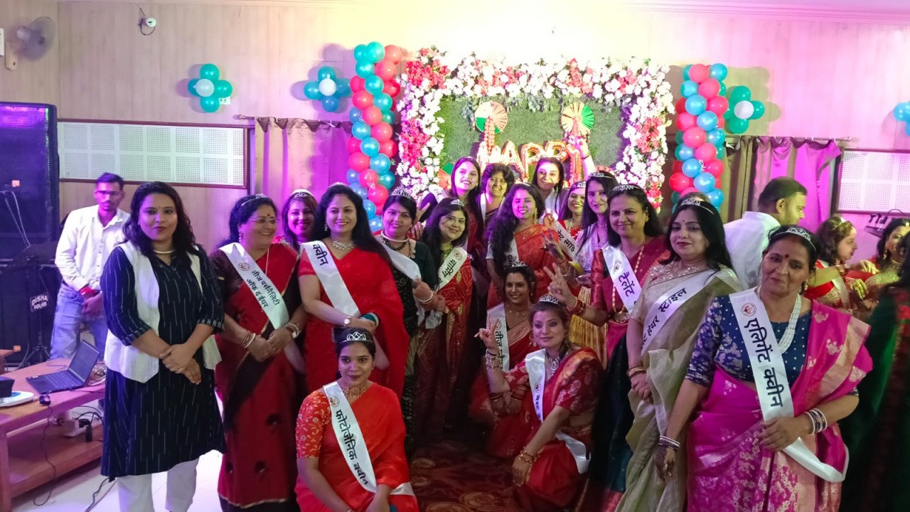 तीज के रंग में रंगा रायपुर प्रेस क्लब, श्रीमती लक्ष्मी राजवाड़े ने रैंप वॉक कर बढ़ाया महिला पत्रकारों का उत्साह
