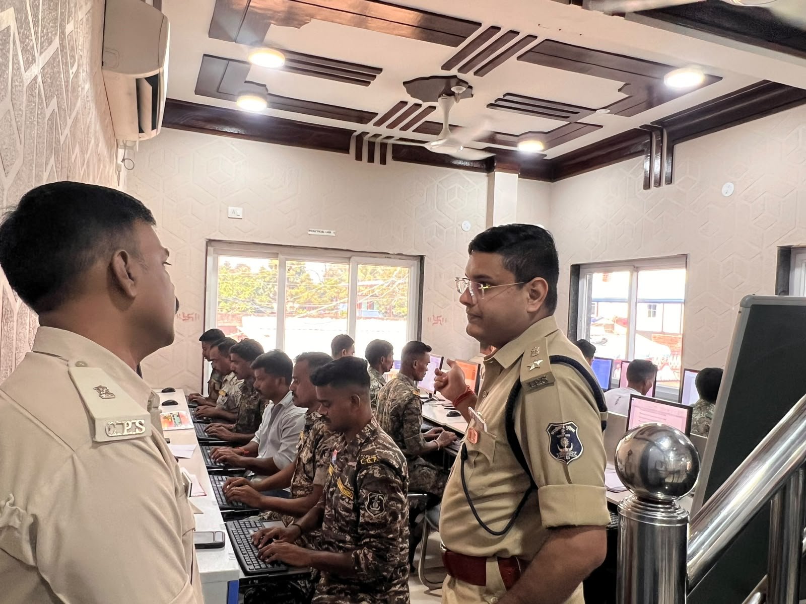 अब बंदूक के ट्रिगर पर नही कंप्यूटर के की-बोर्ड पर नाचेंगी जवानों की उंगलियाँ