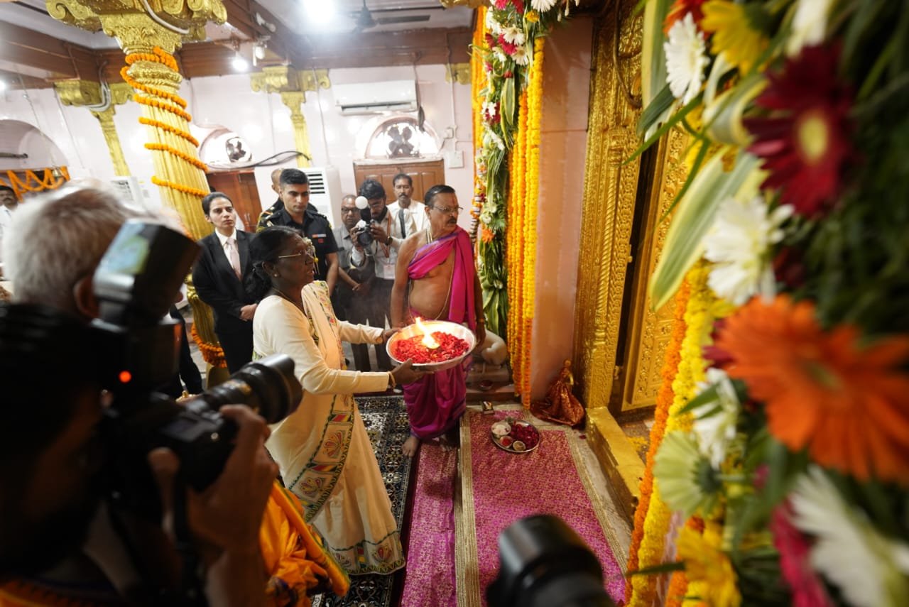 Bastar Dussehra के ऐतिहासिक मुरिया दरबार कार्यक्रम में शामिल होने पहुंचीं राष्ट्रपति, राज्यपाल सहित मुख्यमंत्री व आला मंत्रीगणों ने किया स्वागत