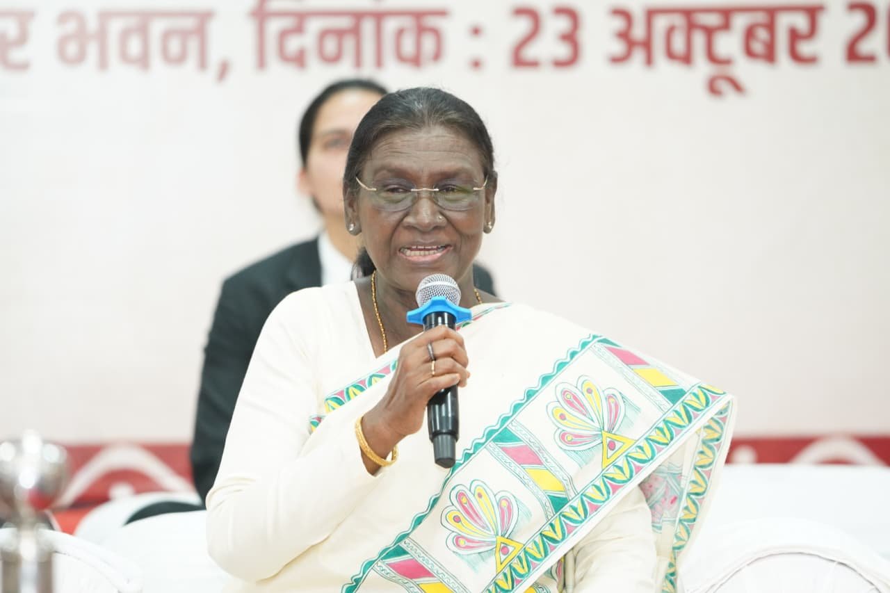 राष्ट्रपति ने कहा मैं भी मांझी की बेटी हूं, आदिवासी समाज की संस्कृति और परंपराओं से मेरा गहरा जुड़ाव